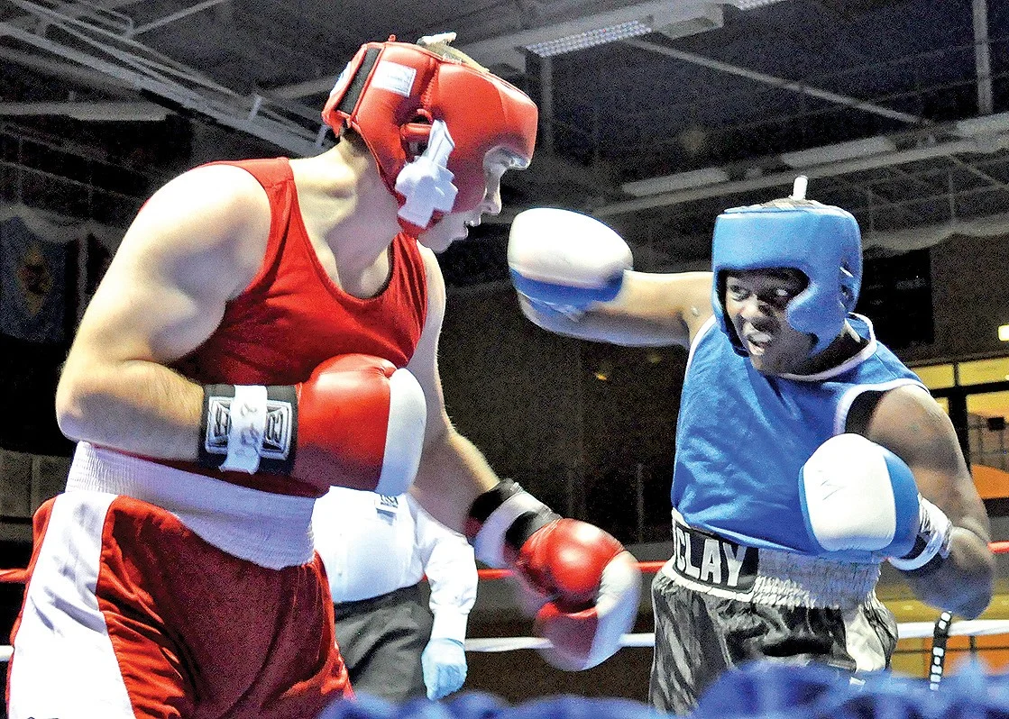 od体育官网重量级拳击冠军李铁拳比赛照片